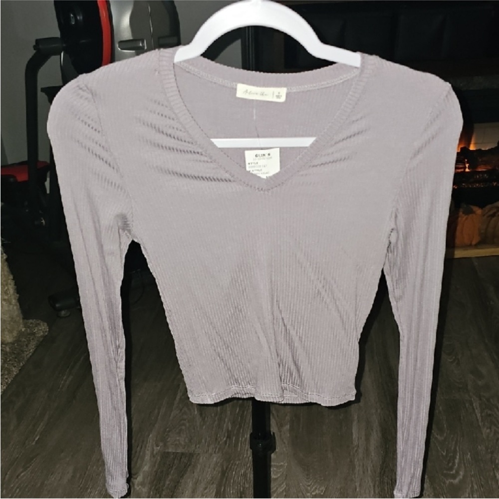Active USA Women's V-Neck Ribbed Long Sleeve Sz Small Color- lilac